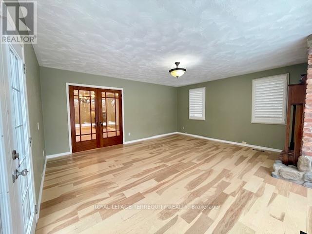 425 River Side Drive, Oakville, Ontario  L6K 3N6 - Photo 19 - W12810830