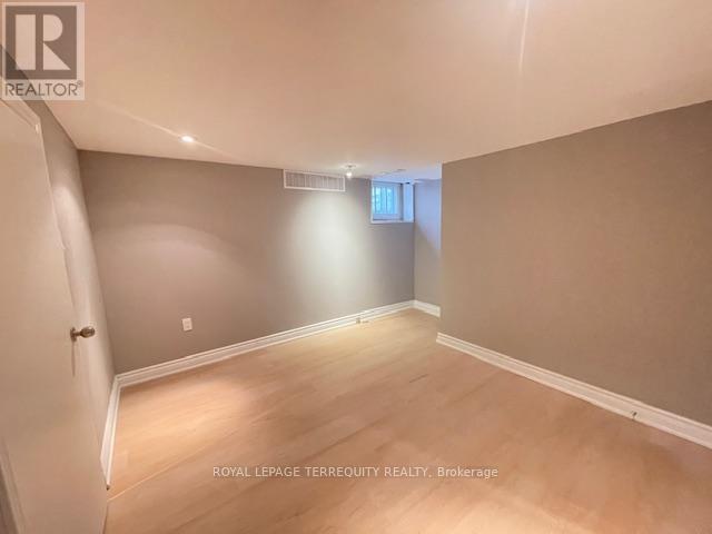 425 River Side Drive, Oakville, Ontario  L6K 3N6 - Photo 37 - W12810830