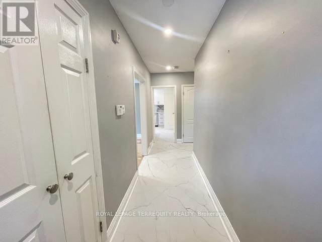 425 River Side Drive, Oakville, Ontario  L6K 3N6 - Photo 4 - W12810830