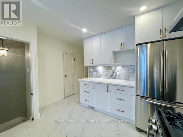 425 River Side Drive, Oakville, Ontario  L6K 3N6 - Photo 6 - W12810830