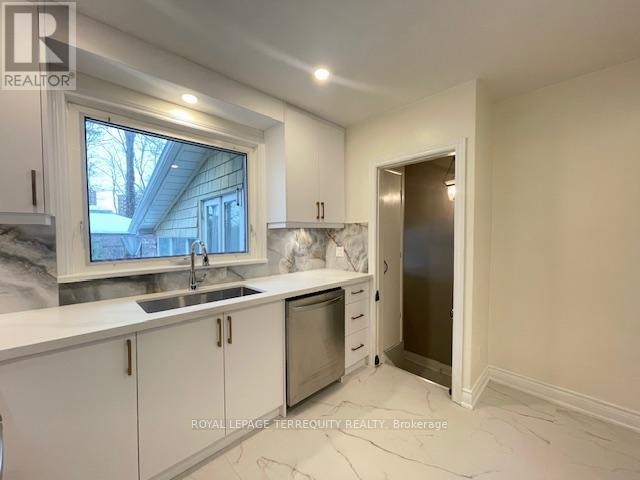 425 River Side Drive, Oakville, Ontario  L6K 3N6 - Photo 9 - W12810830