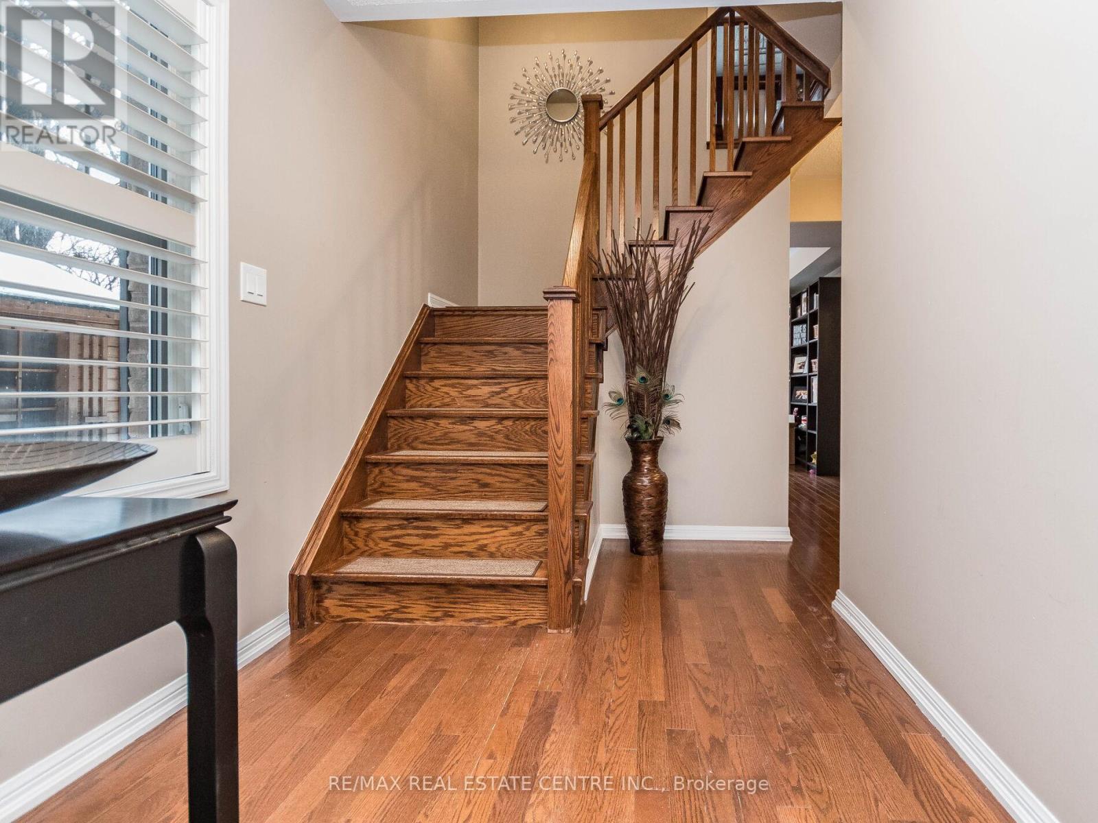 28 Colonel Frank Ching Crescent, Brampton, Ontario  L6Y 5W5 - Photo 3 - W12810884