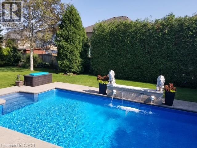 27 SURREY Drive, Ancaster, Ontario