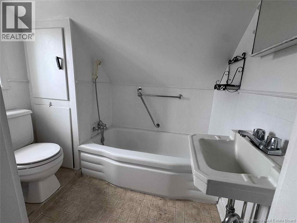 9 Martin Street, Edmundston, New Brunswick  E3V 2L8 - Photo 11 - NB133992