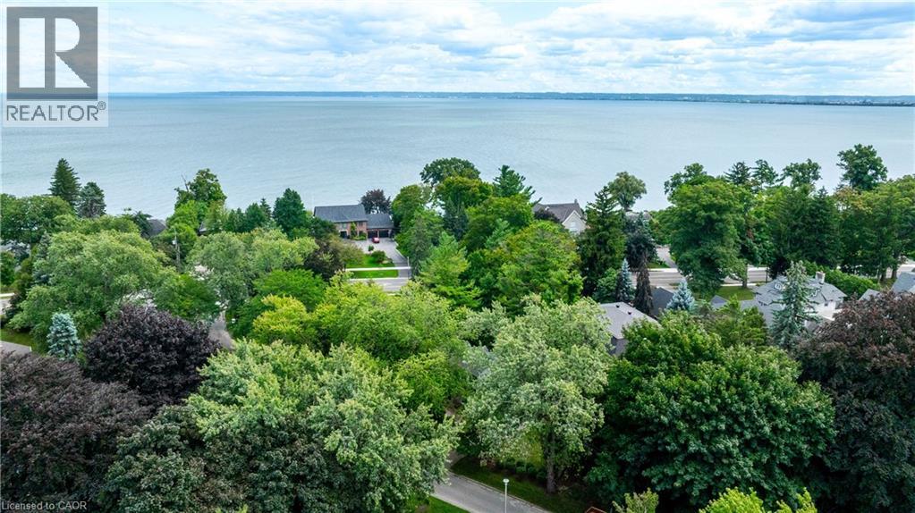 206 ROSSMORE Boulevard, Burlington, Ontario