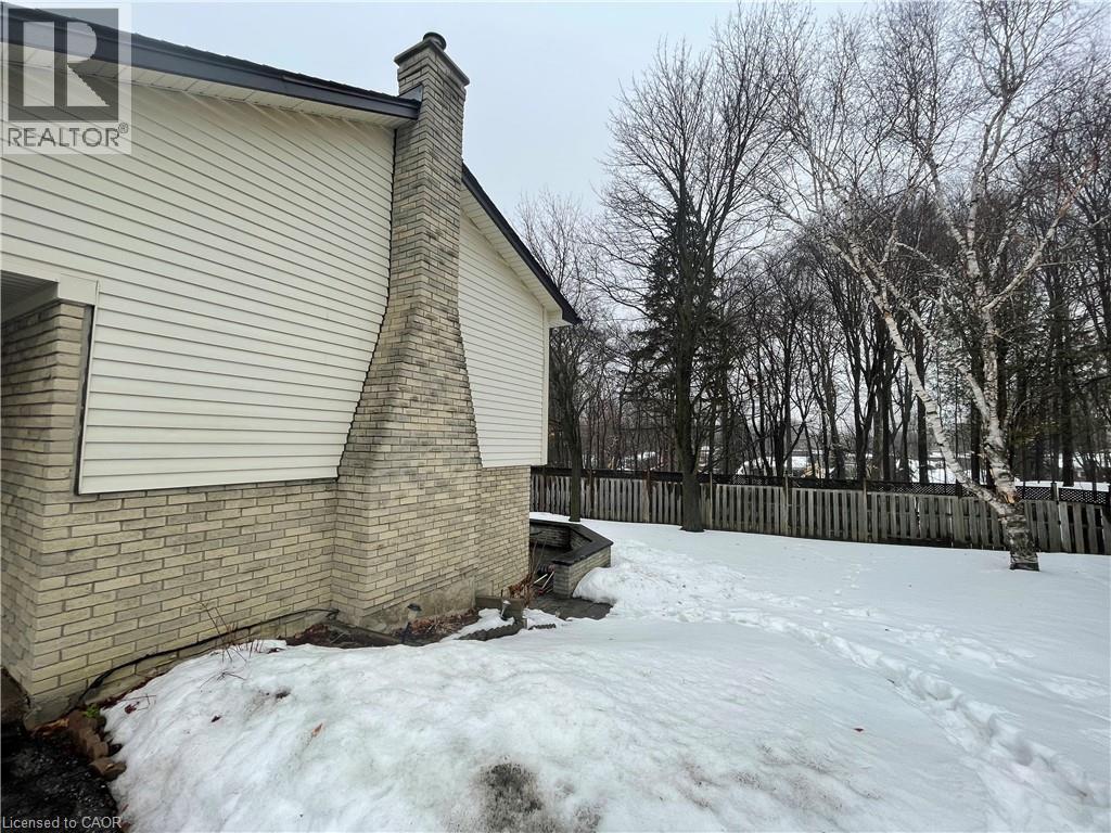 22 Matthew Court, Kitchener, Ontario  N2B 1W6 - Photo 4 - 40805834