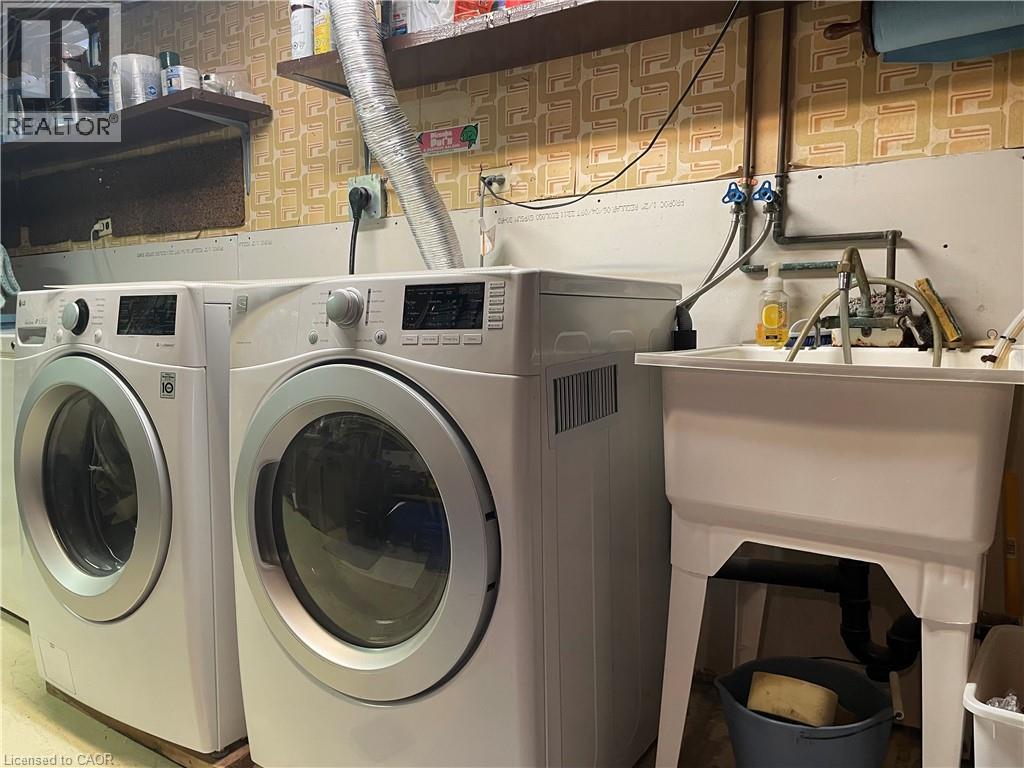 22 Matthew Court, Kitchener, Ontario  N2B 1W6 - Photo 32 - 40805834