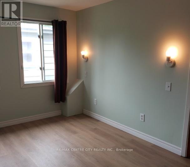 248 Emery Street E, London South, Ontario  N6C 2E2 - Photo 12 - X12810944