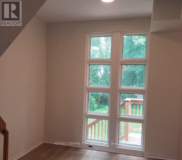 248 Emery Street E, London South, Ontario  N6C 2E2 - Photo 3 - X12810944