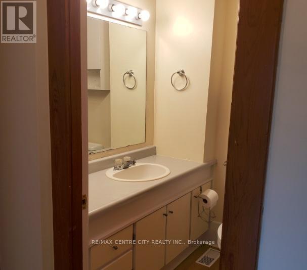 248 Emery Street E, London South, Ontario  N6C 2E2 - Photo 5 - X12810944