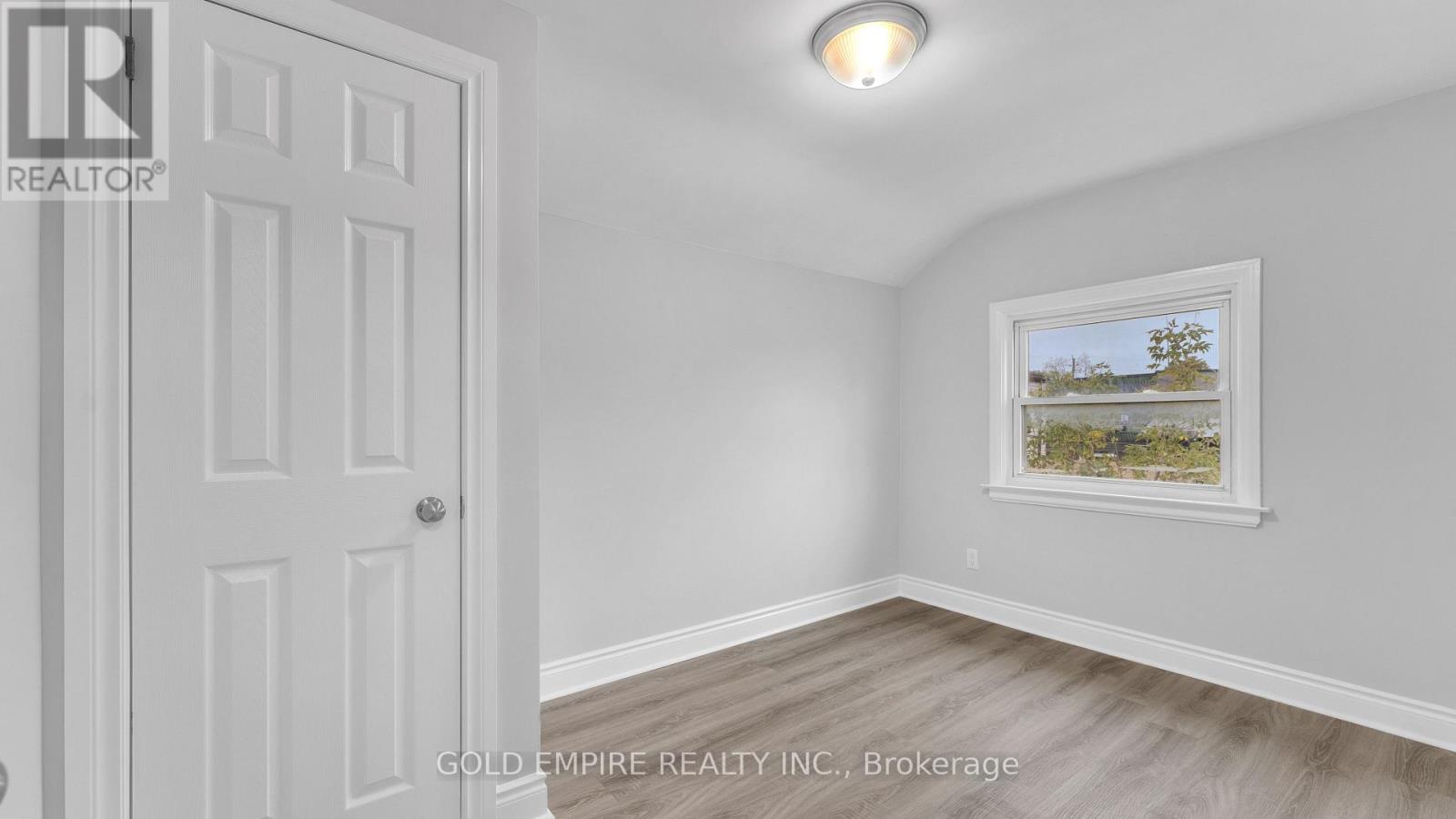 Upper - 908 Trafalgar Street, London East, Ontario  N5Z 1G2 - Photo 8 - X12811012