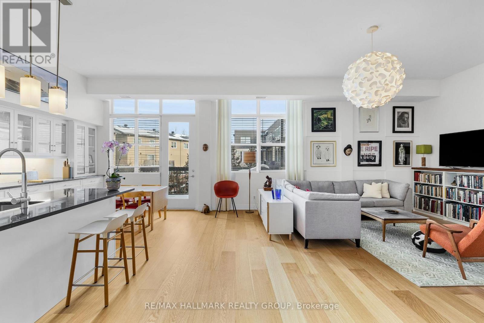 211 - 345 St Denis Street, Ottawa, Ontario  K1L 5J1 - Photo 2 - X12811016