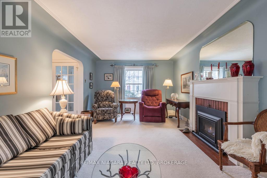 2 Gardiner Place, St. Catharines, Ontario  L2R 1Y8 - Photo 5 - X12811180