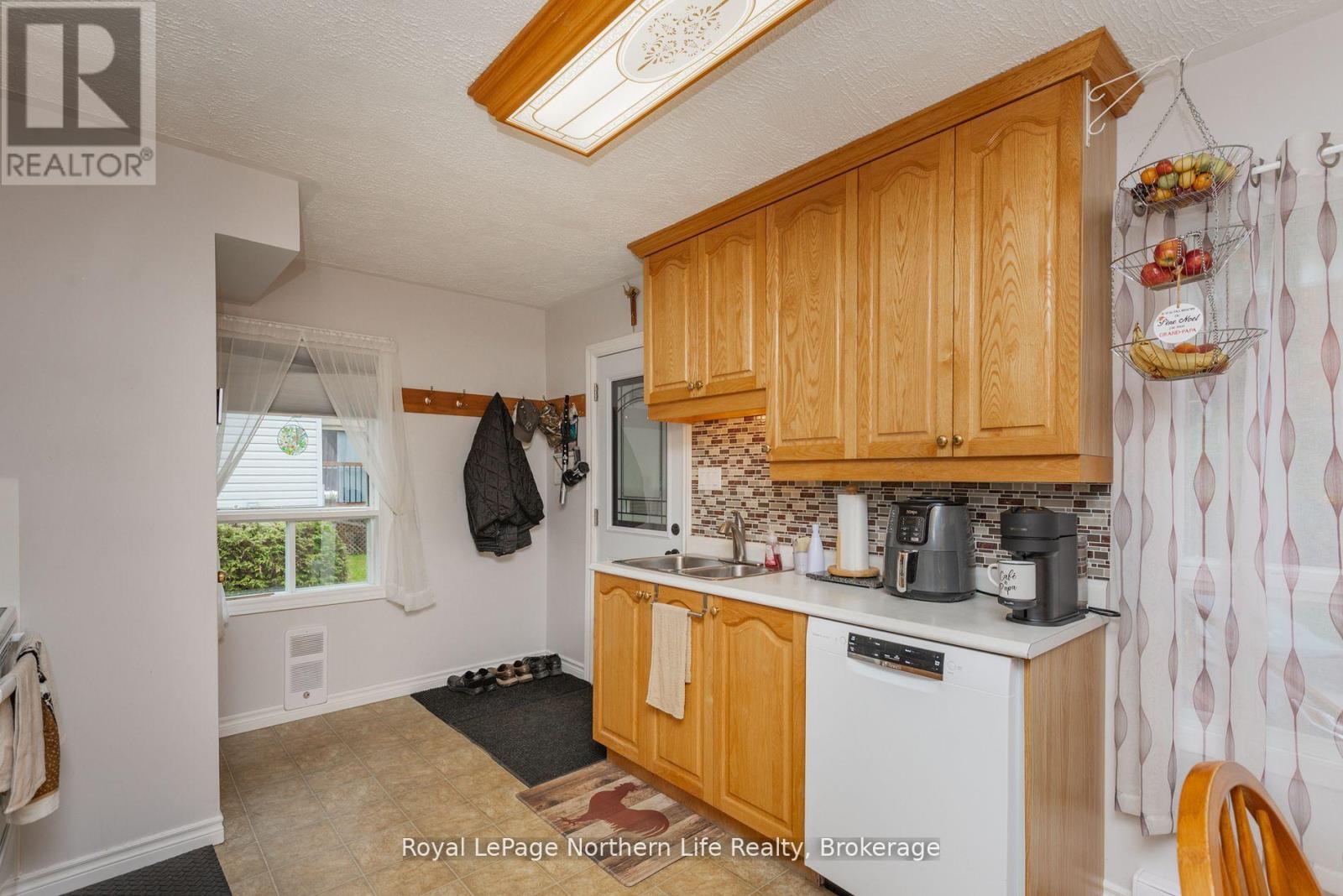 91 Oak Street, Unorganized Townships, Ontario  P0H 2J0 - Photo 12 - X12811056