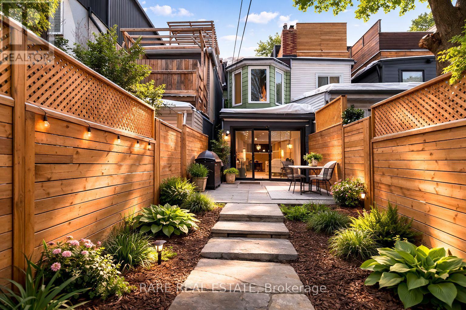 223 1/2 Borden Street, Toronto, Ontario  M5S 2N5 - Photo 18 - C12811030