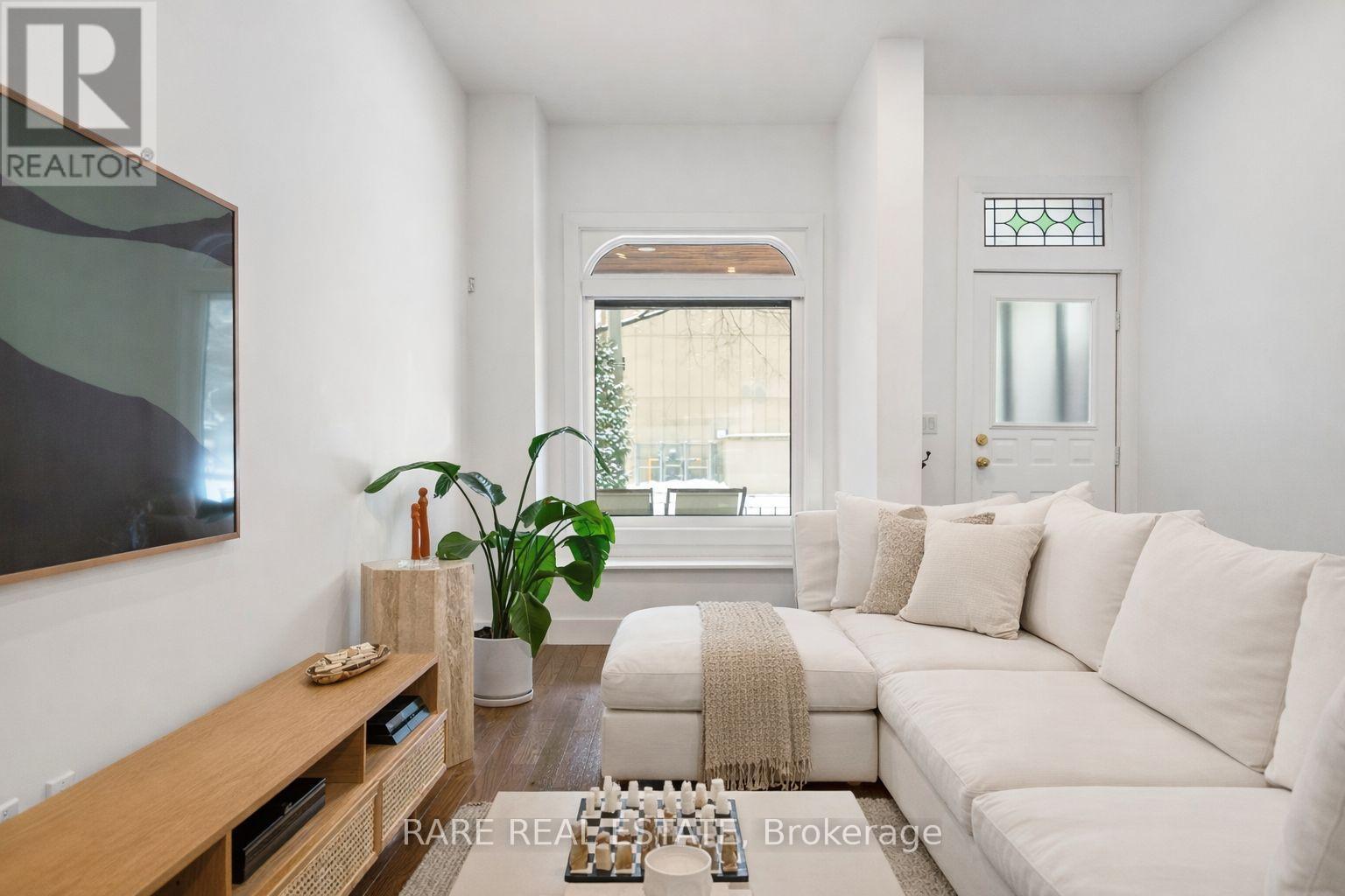 223 1/2 Borden Street, Toronto, Ontario  M5S 2N5 - Photo 3 - C12811030