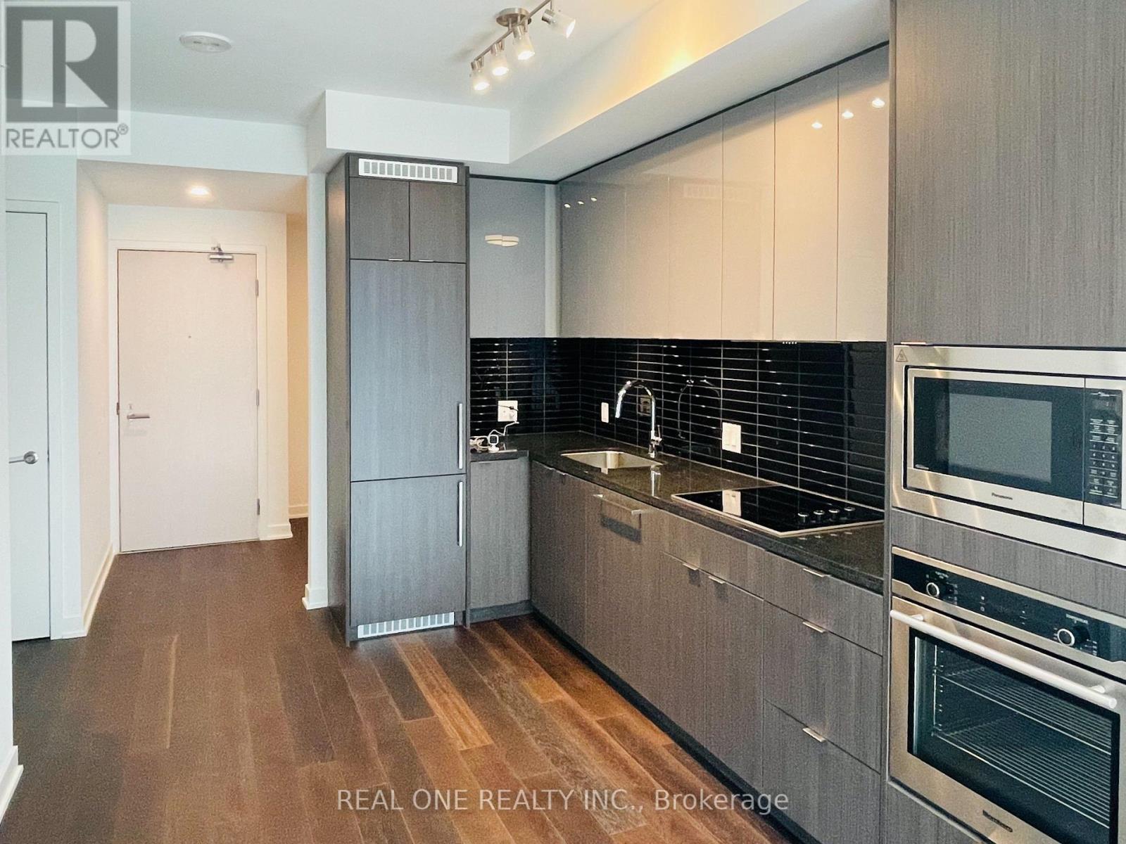 717 - 115 BLUE JAYS WAY, Toronto, Ontario