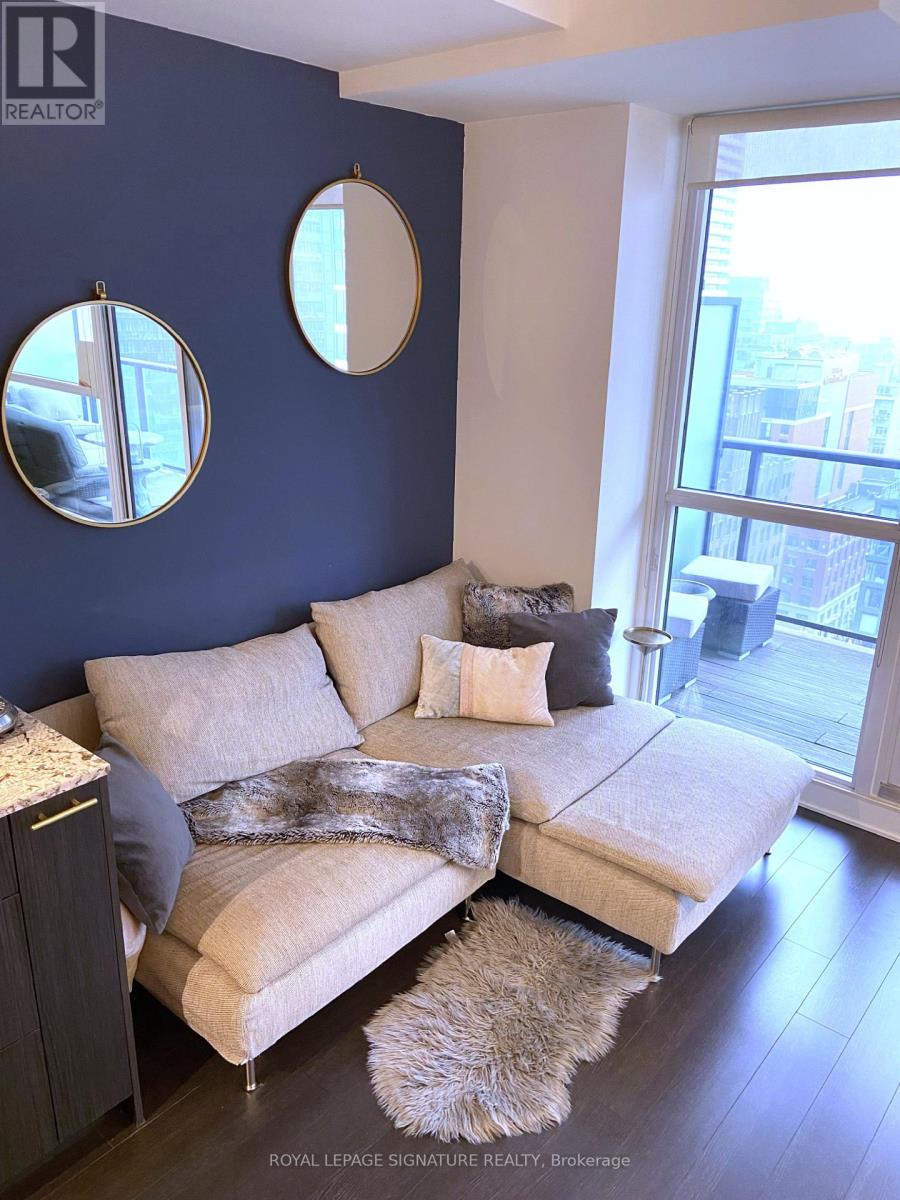 1902 - 290 Adelaide Street W, Toronto, Ontario  M5V 0P3 - Photo 9 - C12811176