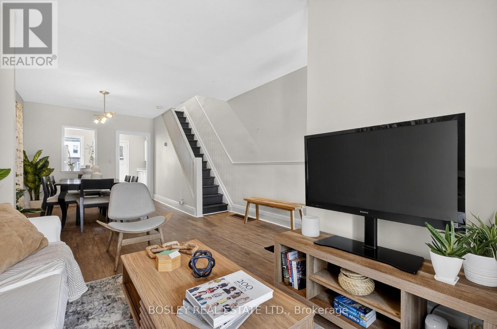 51 Bastedo Avenue, Toronto, Ontario  M4C 3M8 - Photo 3 - E12811092