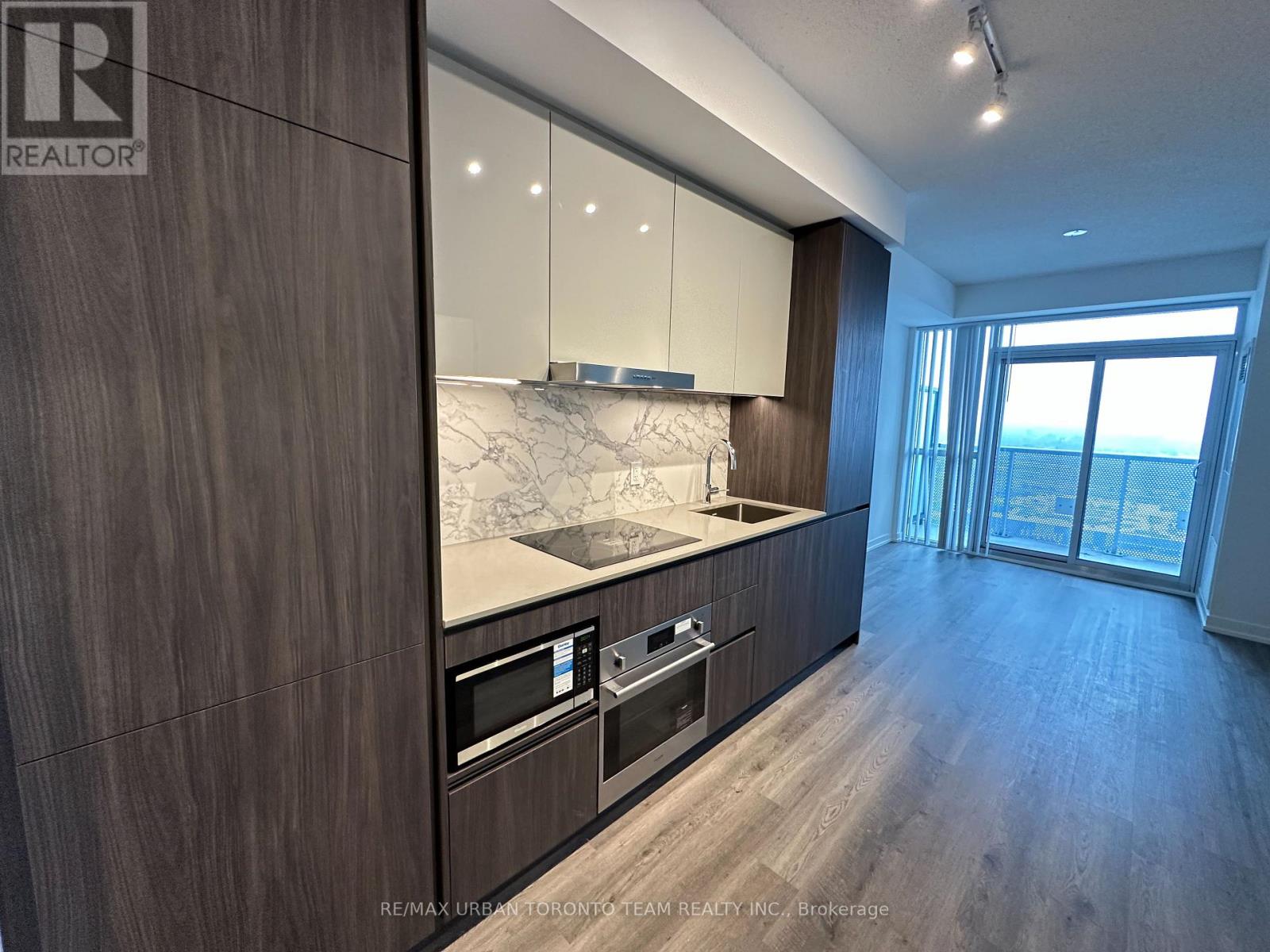 3011 - 8 Interchange Way, Vaughan, Ontario  L4K 5Z7 - Photo 5 - N12810990