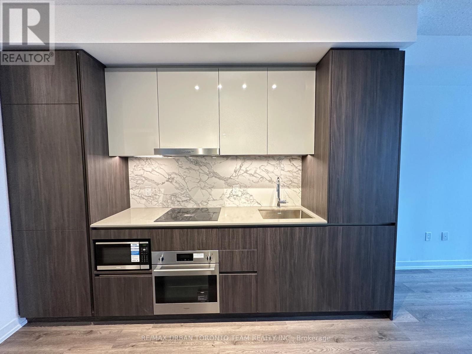 3011 - 8 Interchange Way, Vaughan, Ontario  L4K 5Z7 - Photo 6 - N12810990