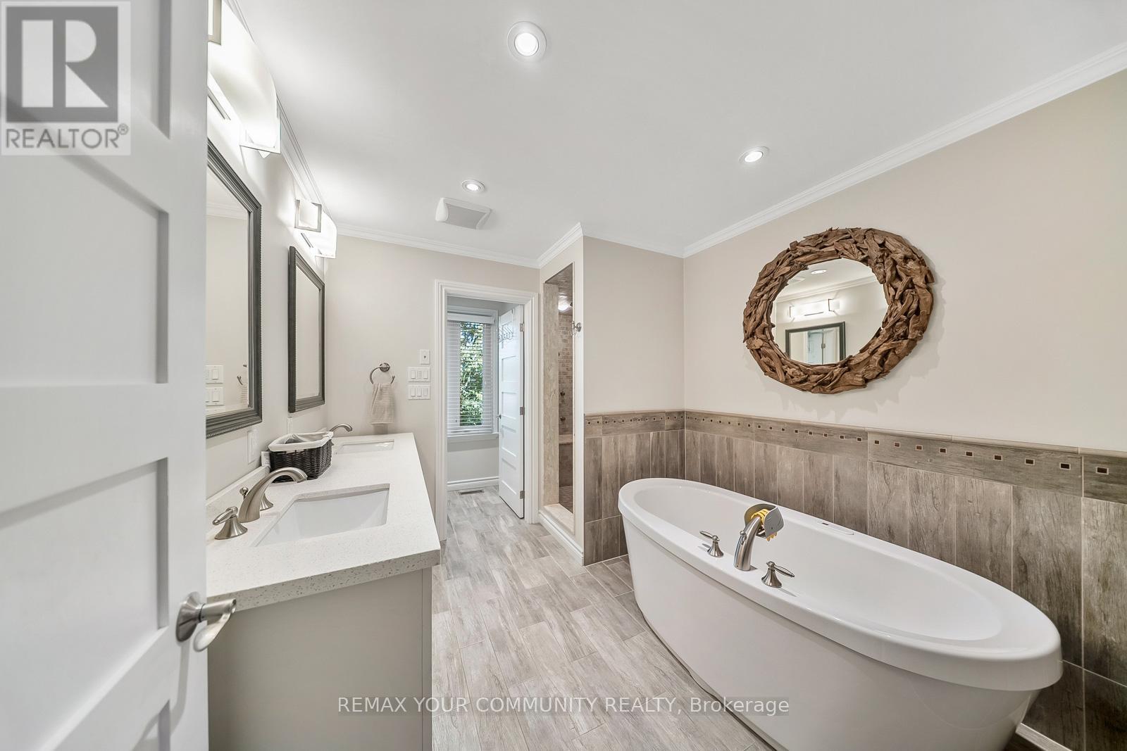 8 Spinning Wheel Court, Markham, Ontario  L3T 1G7 - Photo 28 - N12811046