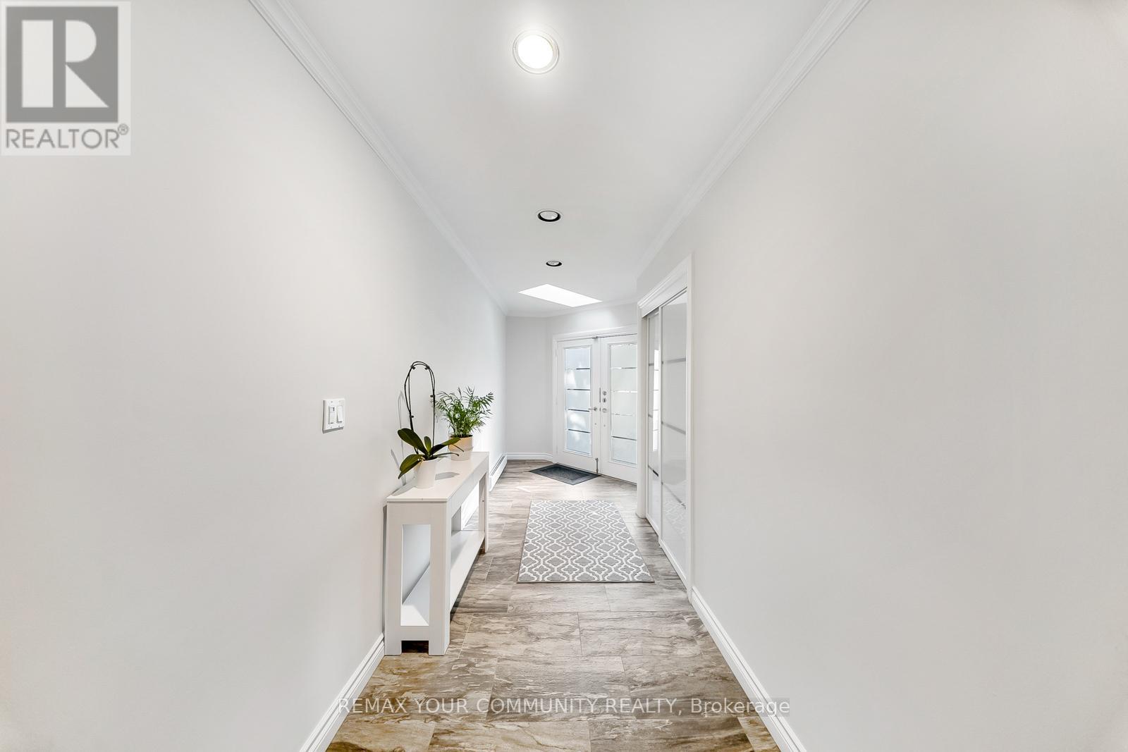 8 Spinning Wheel Court, Markham, Ontario  L3T 1G7 - Photo 3 - N12811046