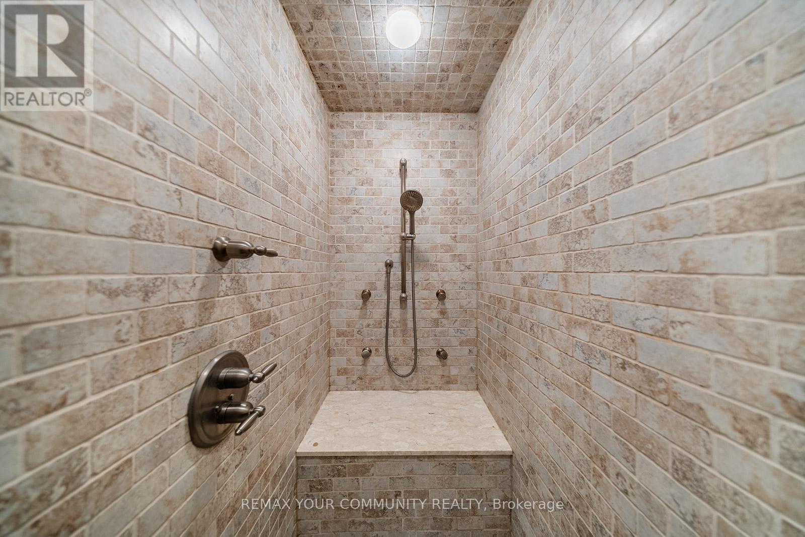 8 Spinning Wheel Court, Markham, Ontario  L3T 1G7 - Photo 30 - N12811046