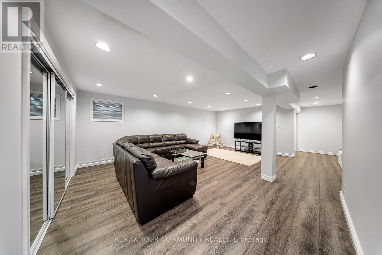 8 Spinning Wheel Court, Markham, Ontario  L3T 1G7 - Photo 38 - N12811046