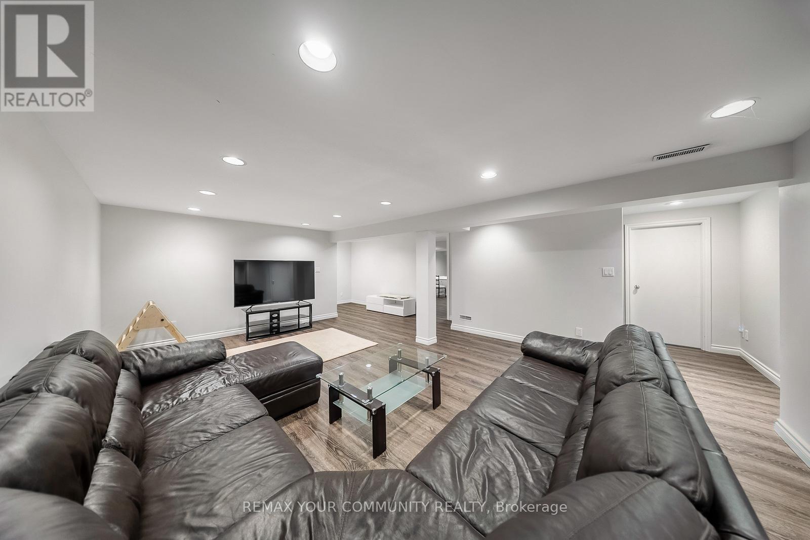 8 Spinning Wheel Court, Markham, Ontario  L3T 1G7 - Photo 39 - N12811046