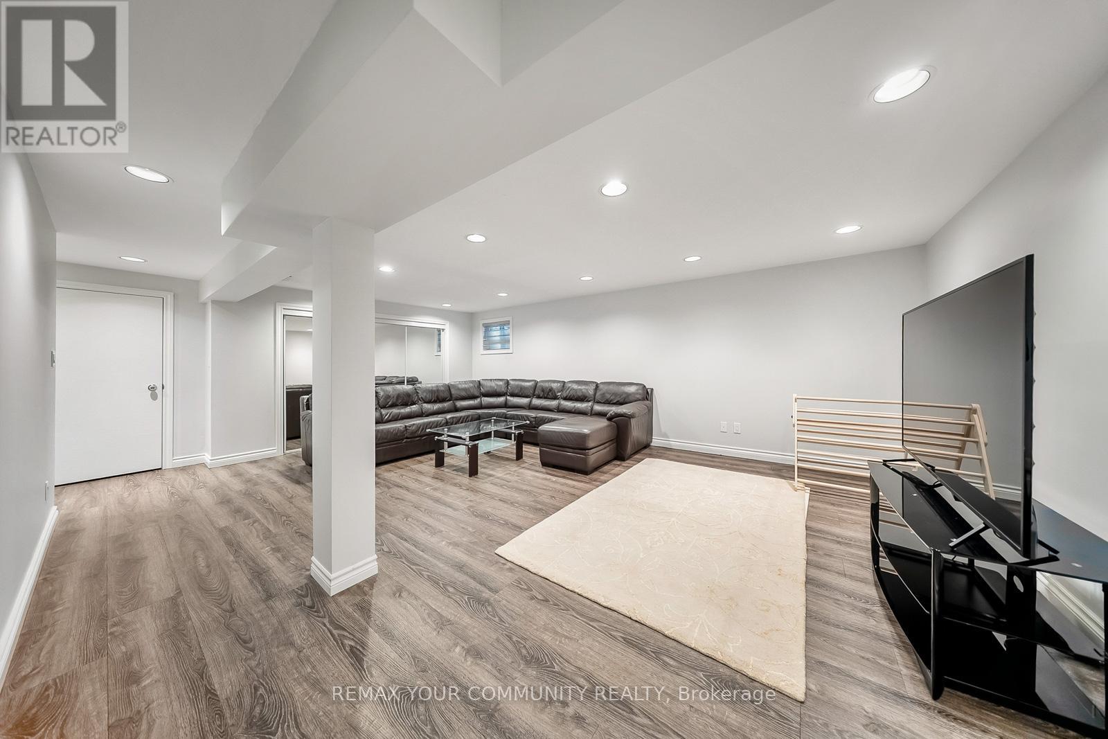 8 Spinning Wheel Court, Markham, Ontario  L3T 1G7 - Photo 40 - N12811046