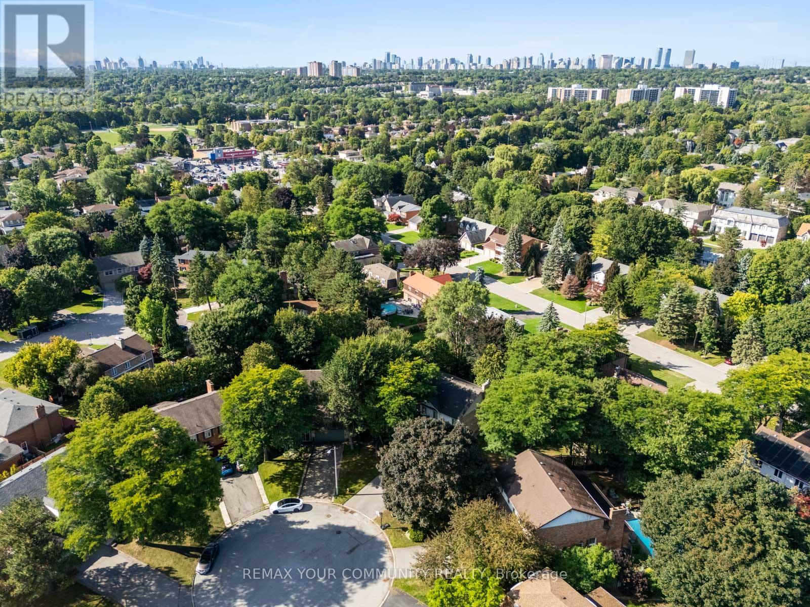 8 Spinning Wheel Court, Markham, Ontario  L3T 1G7 - Photo 49 - N12811046