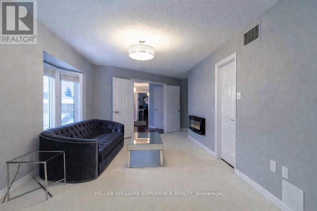 Upper - 22 Grand Forest Drive, Barrie (Bayshore), Ontario  L4N 7E8 - Photo 11 - S12811070