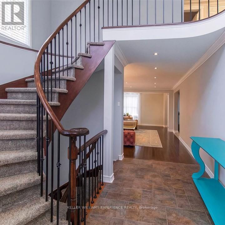 Upper - 22 Grand Forest Drive, Barrie (Bayshore), Ontario  L4N 7E8 - Photo 2 - S12811070