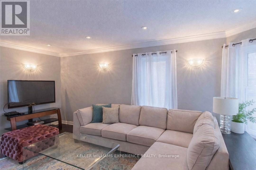 Upper - 22 Grand Forest Drive, Barrie (Bayshore), Ontario  L4N 7E8 - Photo 3 - S12811070