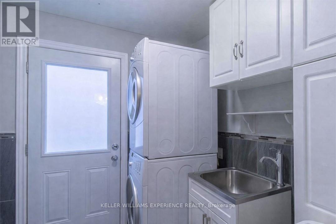 Upper - 22 Grand Forest Drive, Barrie (Bayshore), Ontario  L4N 7E8 - Photo 9 - S12811070