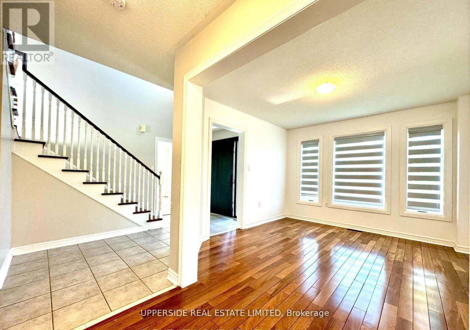 Upper - 46 Country Lane, Barrie (Painswick South), Ontario  L4N 0E8 - Photo 2 - S12811140