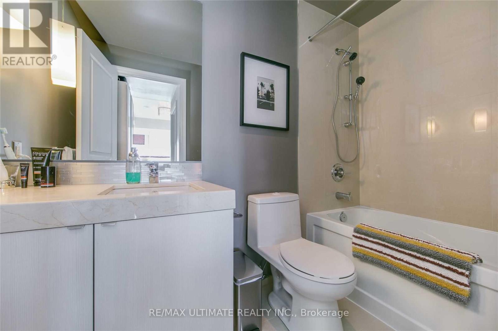 3502 - 8 The Esplanade, Toronto, Ontario  M5E 0A6 - Photo 8 - C12791590