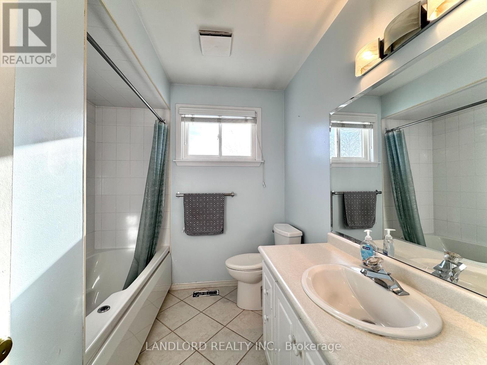 2294 Wyandotte Drive, Oakville, Ontario  L6L 2T6 - Photo 17 - W12666090