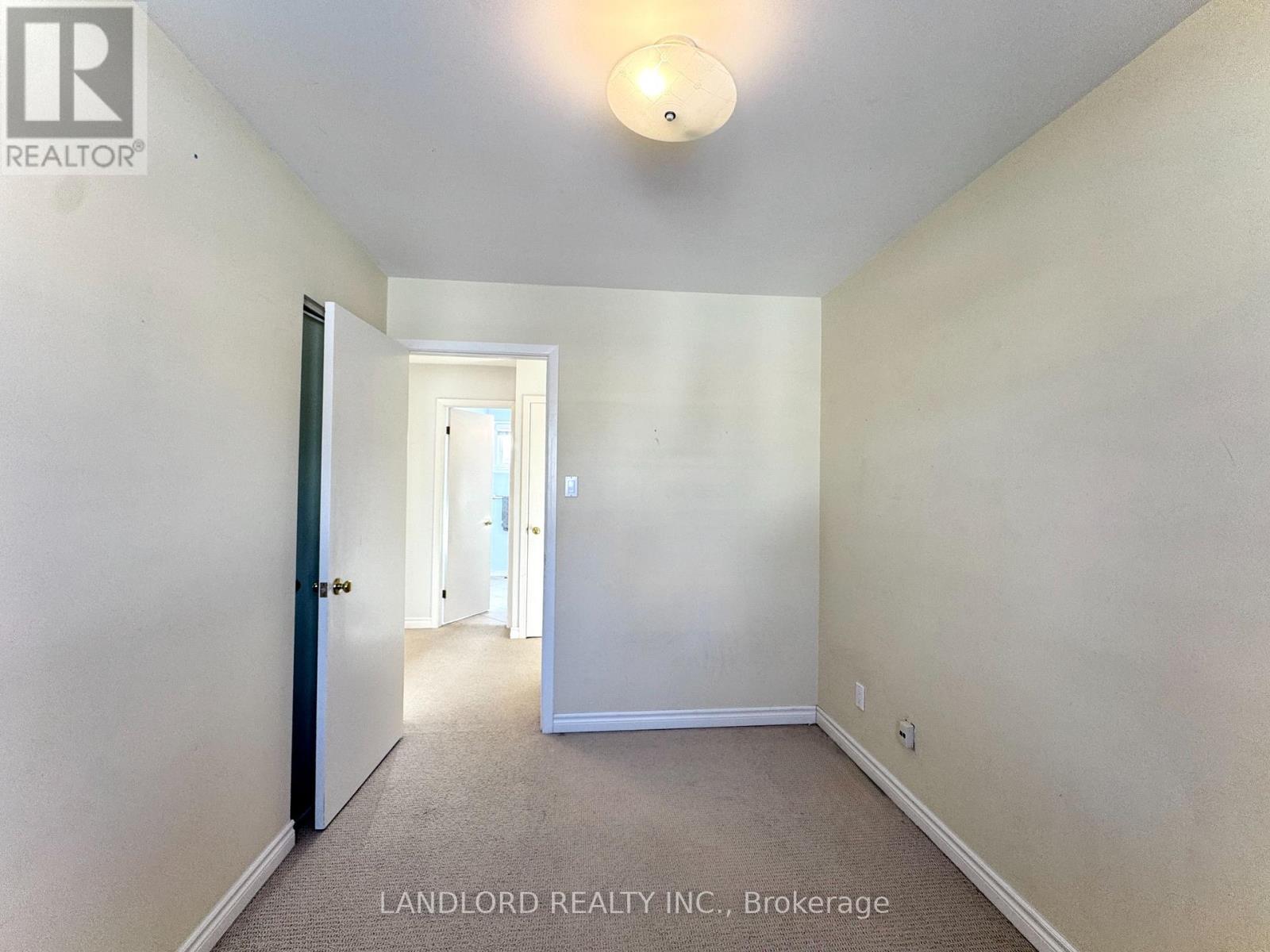 2294 Wyandotte Drive, Oakville, Ontario  L6L 2T6 - Photo 13 - W12666090