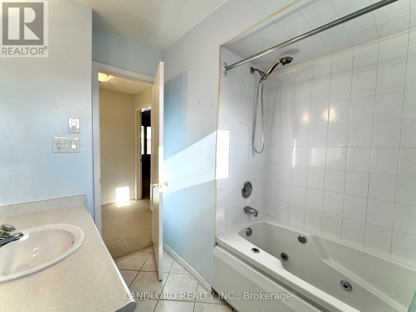 2294 Wyandotte Drive, Oakville, Ontario  L6L 2T6 - Photo 19 - W12666090