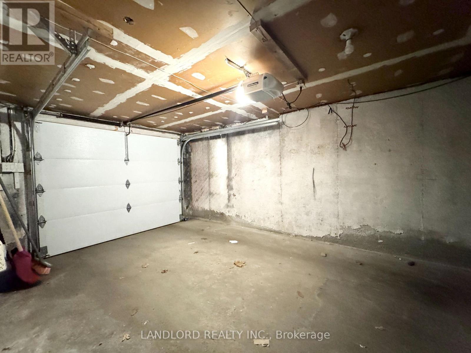 2294 Wyandotte Drive, Oakville, Ontario  L6L 2T6 - Photo 30 - W12666090