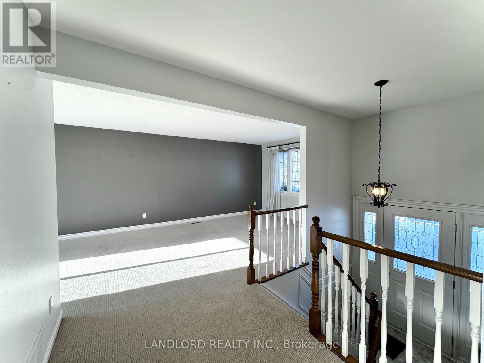 2294 Wyandotte Drive, Oakville, Ontario  L6L 2T6 - Photo 8 - W12666090