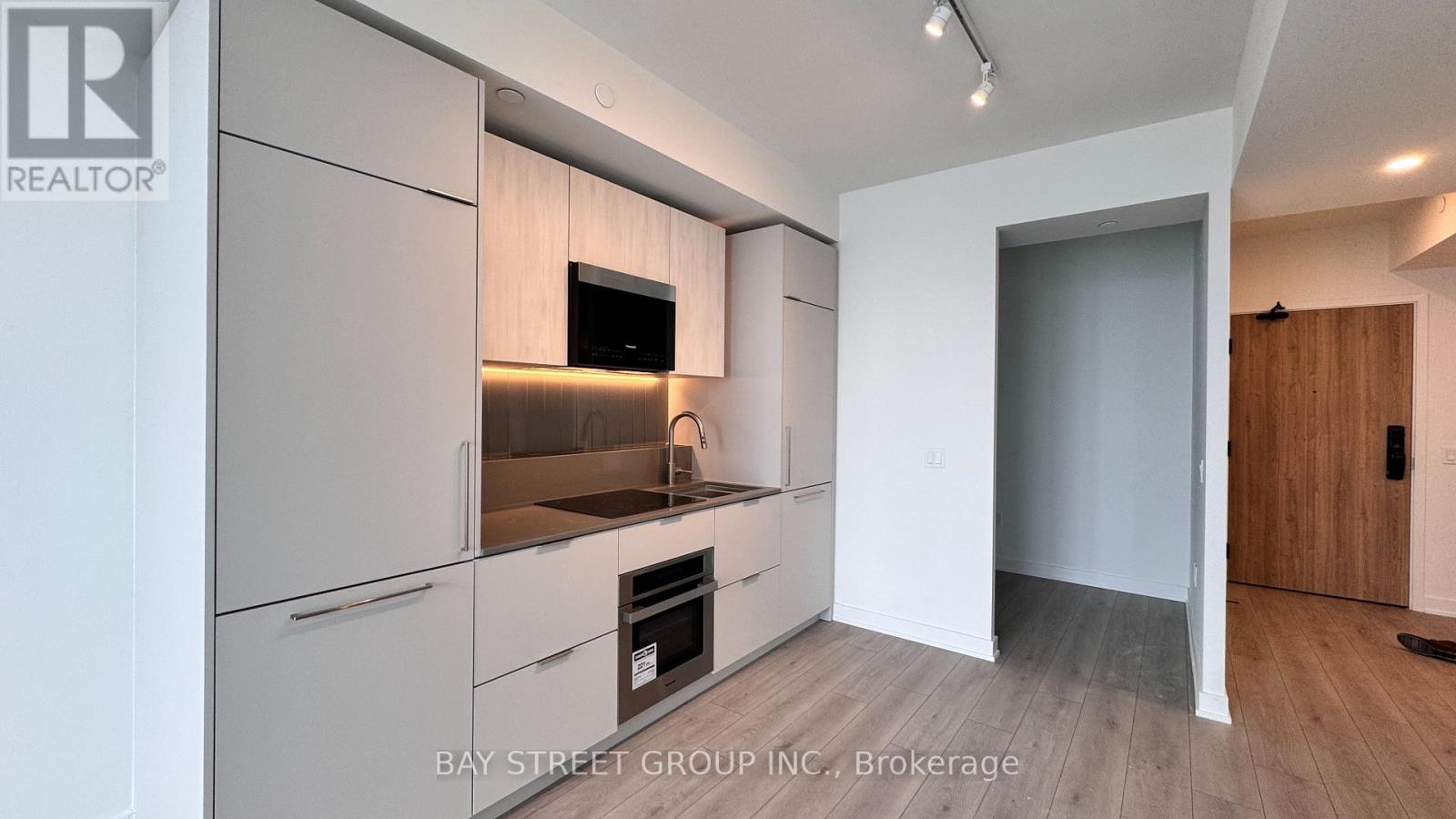 1101 - 1 Fairview Road, Mississauga, Ontario  L5A 0B4 - Photo 3 - W12810932