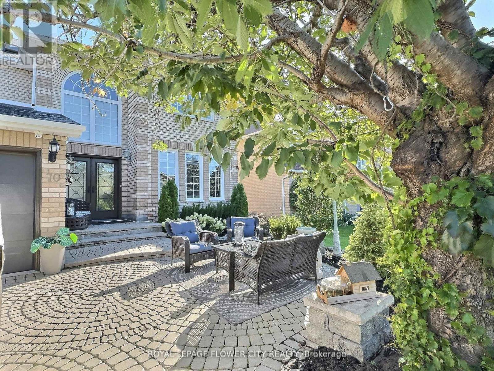 70 Colonel Bertram Road, Brampton (Snelgrove), Ontario  L6Z 4T6 - Photo 3 - W12811020