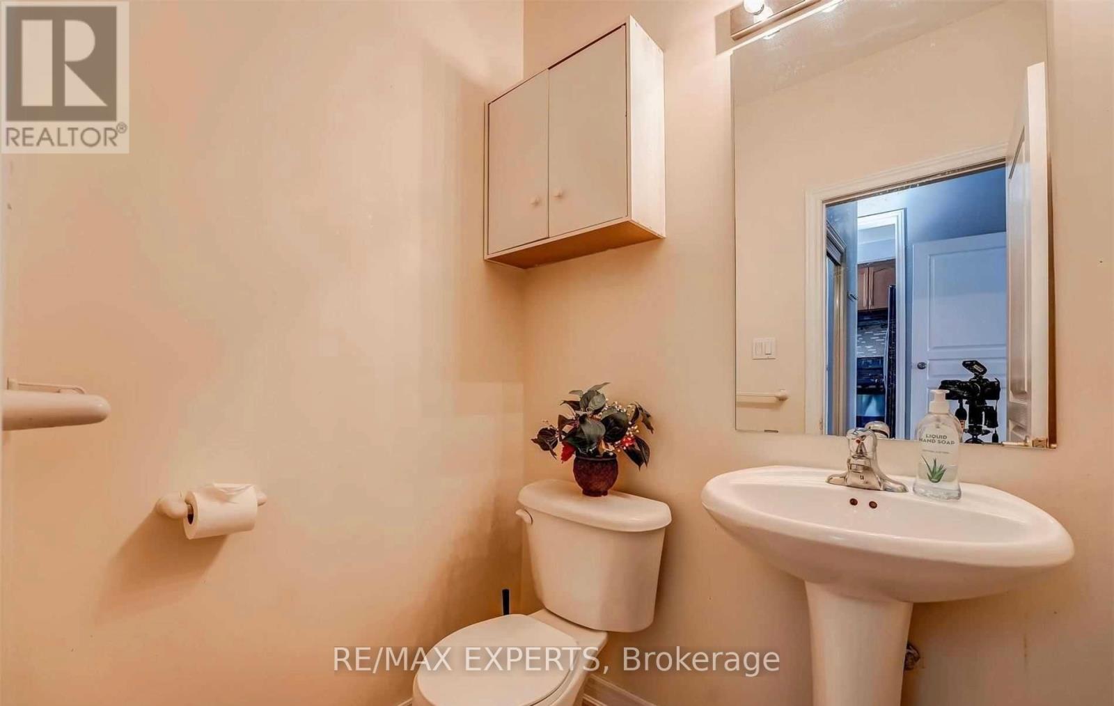 31 Vincent Street, Brampton (Sandringham-Wellington), Ontario  L6R 0G8 - Photo 10 - W12811026