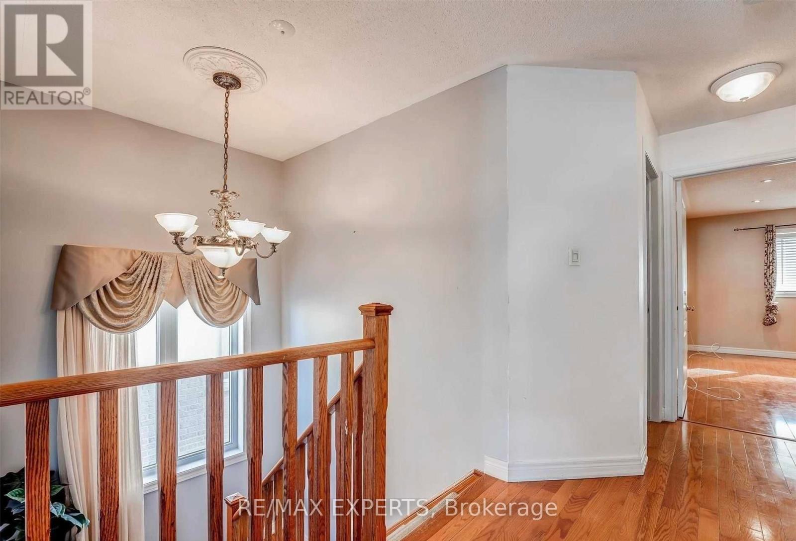 31 Vincent Street, Brampton (Sandringham-Wellington), Ontario  L6R 0G8 - Photo 13 - W12811026