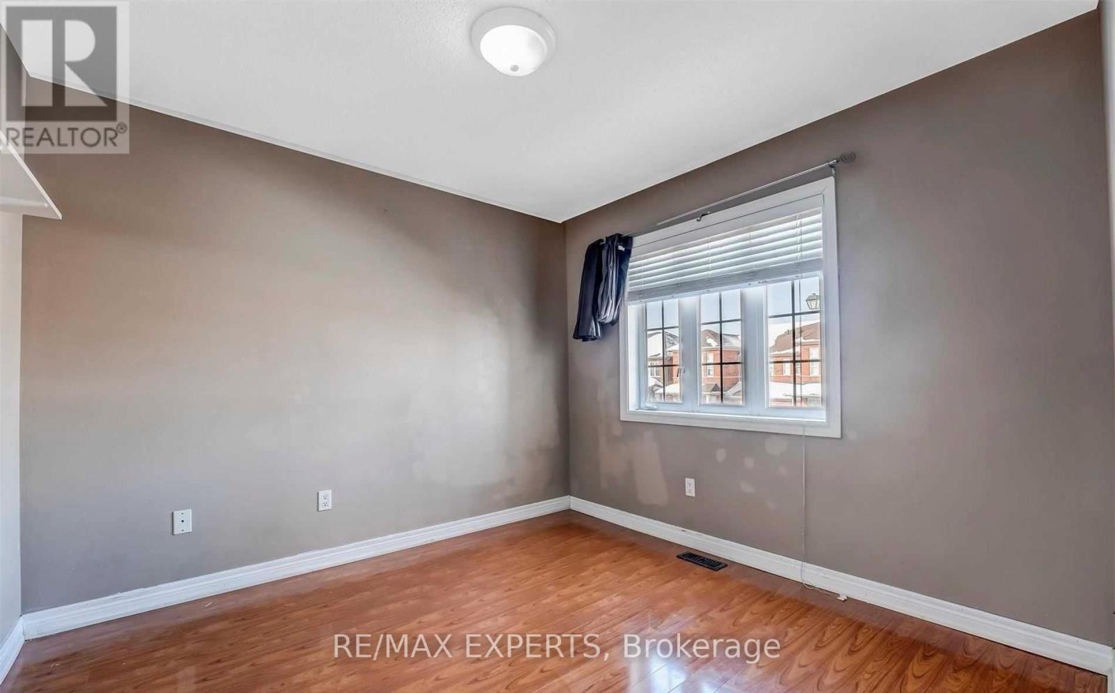 31 Vincent Street, Brampton (Sandringham-Wellington), Ontario  L6R 0G8 - Photo 14 - W12811026