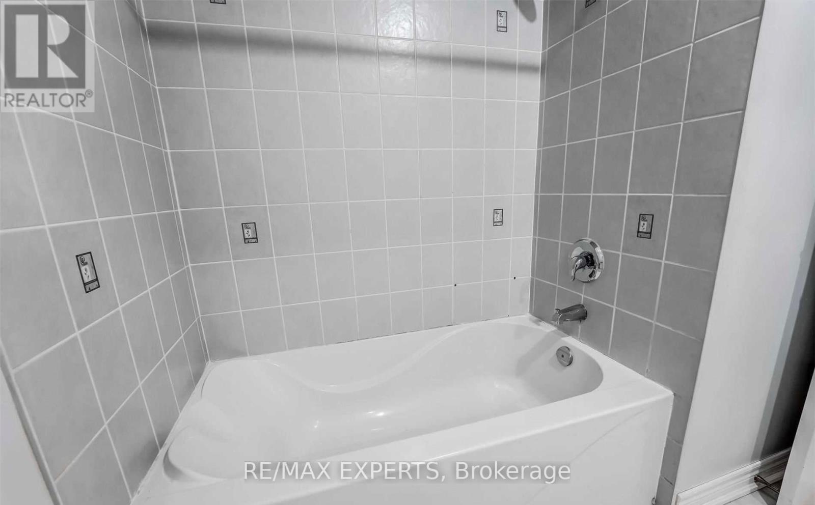 31 Vincent Street, Brampton (Sandringham-Wellington), Ontario  L6R 0G8 - Photo 22 - W12811026