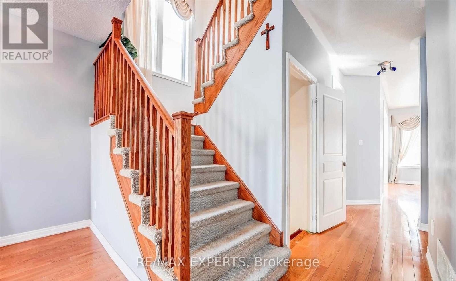 31 Vincent Street, Brampton (Sandringham-Wellington), Ontario  L6R 0G8 - Photo 4 - W12811026